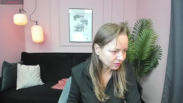 Snapshot of GabrielGold chatting on October 3, 8:28 pm GabrielGold online show from October 3, 8:28 pm