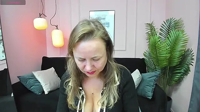 Snapshot of GabrielGold chatting on October 10, 8:41 pm GabrielGold online show from October 10, 8:41 pm