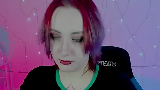 Snapshot of AsheLucker chatting on December 8, 8:04 pm AsheLucker online show from December 8, 8:04 pm