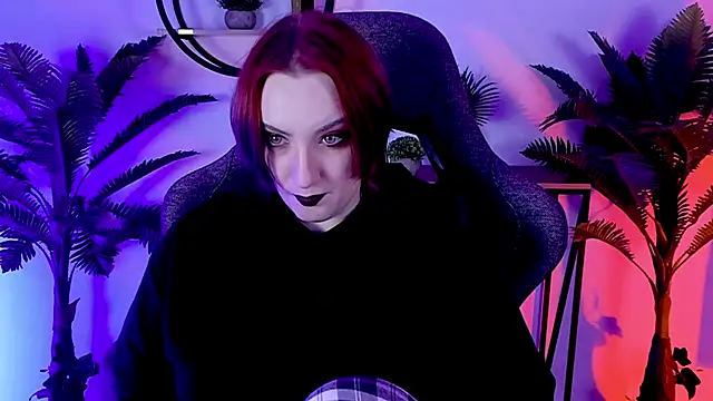 Snapshot of AsheLucker chatting on December 15, 11:53 pm AsheLucker online show from December 15, 11:53 pm