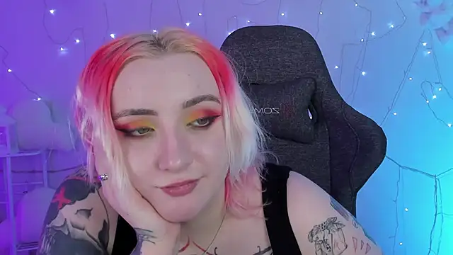 Snapshot of AsheLucker chatting on February 6, 11:48 pm AsheLucker online show from February 6, 11:48 pm