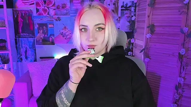 Snapshot of AsheLucker chatting on February 13, 8:34 pm AsheLucker online show from February 13, 8:34 pm