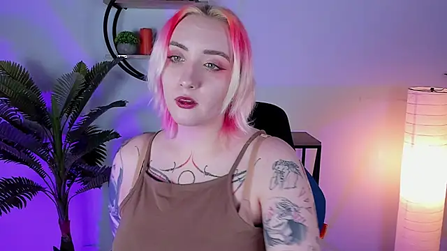 Snapshot of AsheLucker chatting on February 20, 5:44 am AsheLucker online show from February 20, 5:44 am