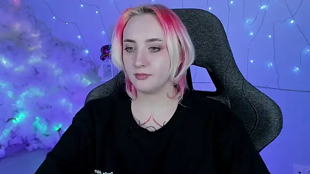 Snapshot of AsheLucker chatting on February 24, 9:00 am AsheLucker online show from February 24, 9:00 am