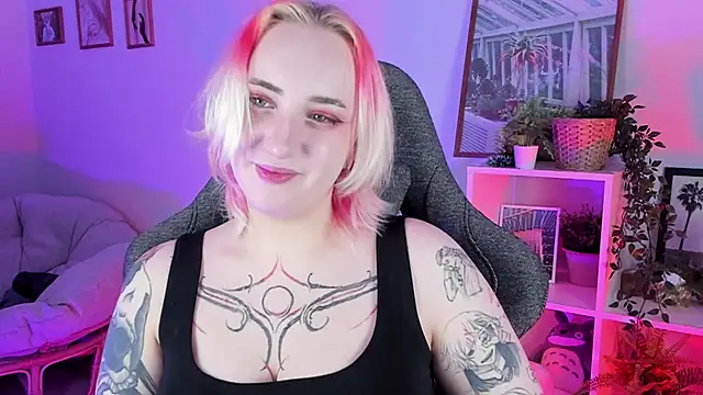 Snapshot of AsheLucker chatting on March 2, 2:08 am AsheLucker online show from March 2, 2:08 am