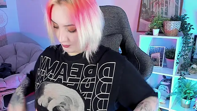 Snapshot of AsheLucker chatting on March 3, 2:15 am AsheLucker online show from March 3, 2:15 am