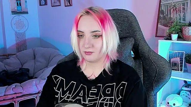 Snapshot of AsheLucker chatting on March 3, 5:42 am AsheLucker online show from March 3, 5:42 am