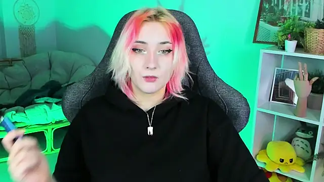 Snapshot of AsheLucker chatting on March 10, 2:28 am AsheLucker online show from March 10, 2:28 am