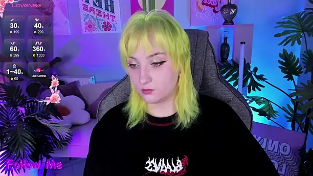 Snapshot of AsheLucker chatting on September 28, 2:17 am AsheLucker online show from September 28, 2:17 am