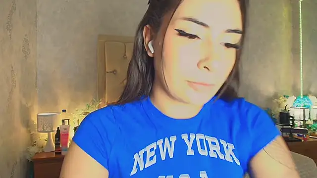 Snapshot of nini_love01 chatting on February 3, 4:14 am nini love01 online show from February 3, 4:14 am