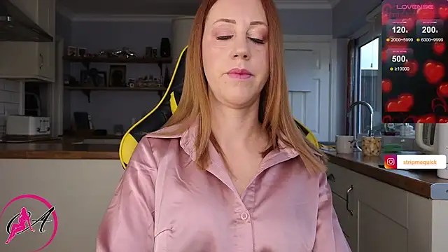 Snapshot of stripmequick chatting on December 4, 10:13 am stripmequick online show from December 4, 10:13 am