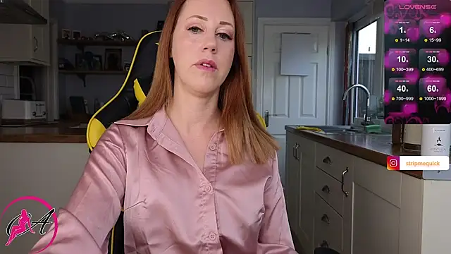 Snapshot of stripmequick chatting on December 4, 1:42 pm stripmequick online show from December 4, 1:42 pm