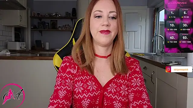 Snapshot of stripmequick chatting on December 9, 10:11 am stripmequick online show from December 9, 10:11 am