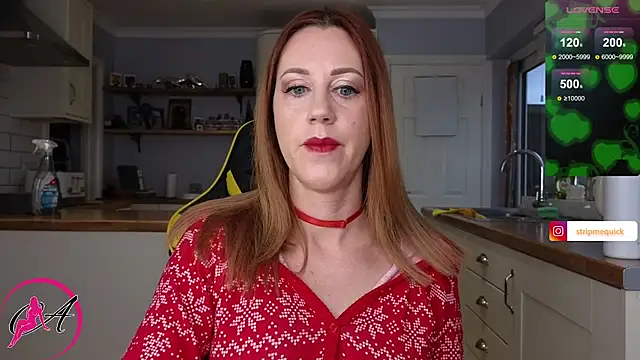 Snapshot of stripmequick chatting on December 9, 2:06 pm stripmequick online show from December 9, 2:06 pm