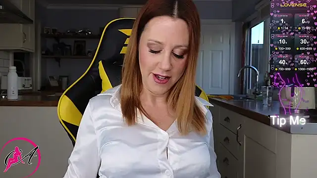 Snapshot of stripmequick chatting on January 7, 10:54 am stripmequick online show from January 7, 10:54 am