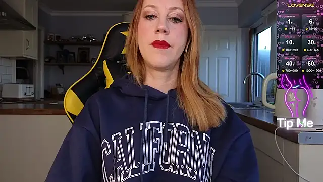 Snapshot of stripmequick chatting on February 6, 9:53 am stripmequick online show from February 6, 9:53 am