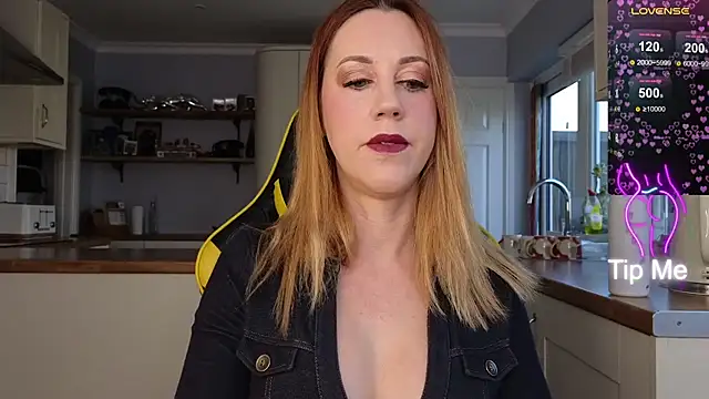 Snapshot of stripmequick chatting on February 18, 10:05 am stripmequick online show from February 18, 10:05 am