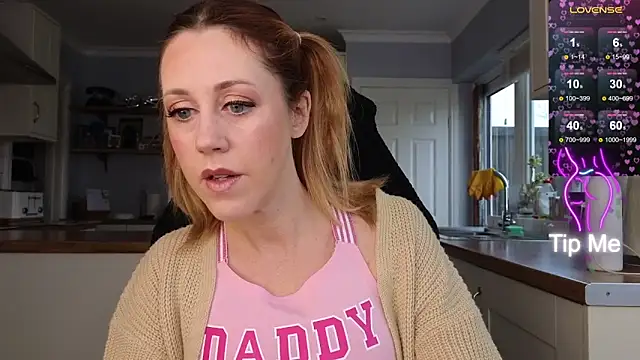 Snapshot of stripmequick chatting on February 24, 10:26 am stripmequick online show from February 24, 10:26 am