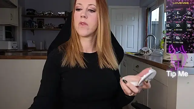 Snapshot of stripmequick chatting on February 26, 9:32 am stripmequick online show from February 26, 9:32 am