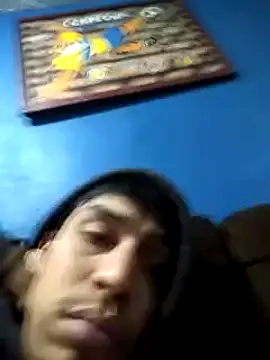 Snapshot of AlexAlejandro13 chatting on January 17, 8:33 pm AlexAlejandro13 online show from January 17, 8:33 pm