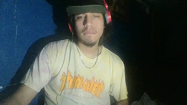 Snapshot of AlexAlejandro13 chatting on October 18, 7:53 am AlexAlejandro13 online show from October 18, 7:53 am