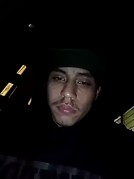 Snapshot of AlexAlejandro13 chatting on November 6, 12:33 am AlexAlejandro13 online show from November 6, 12:33 am