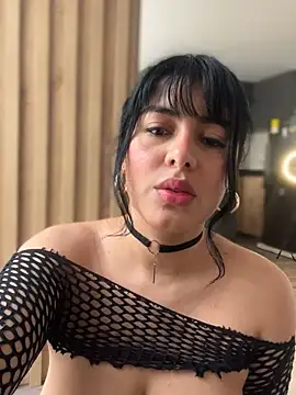 Snapshot of Roxxannne chatting on December 13, 5:43 pm Roxxannne online show from December 13, 5:43 pm