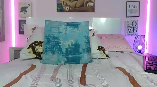 Snapshot of alexandra_fire69x chatting on January 18, 12:57 am alexandra fire69x online show from January 18, 12:57 am