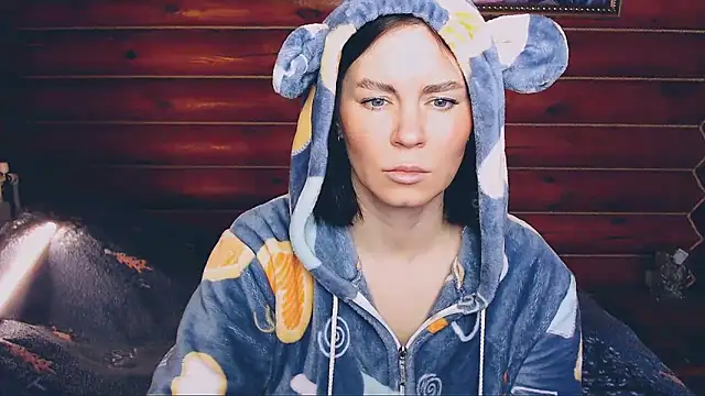 Snapshot of Platina_Fox chatting on February 6, 5:25 am Platina Fox online show from February 6, 5:25 am