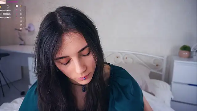 Holla Molly online show from March 9, 9:02 am