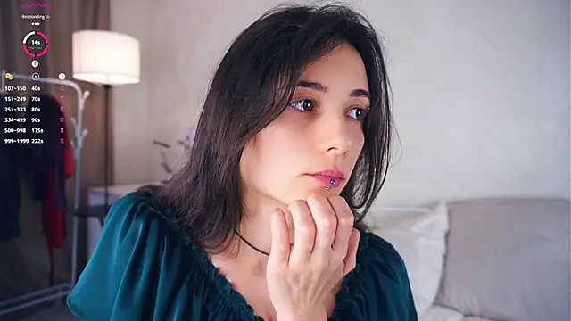 Holla Molly online show from March 9, 12:09 pm