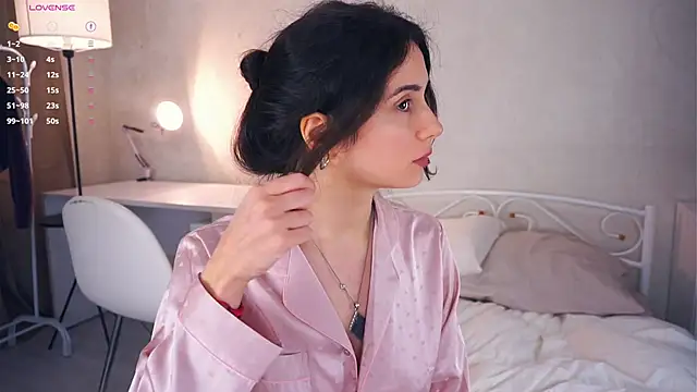 Holla Molly online show from March 18, 9:31 am