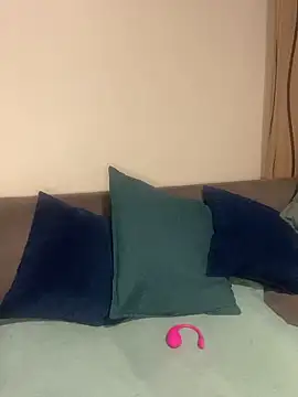 PETITE NAOMI online show from February 28, 4:21 am