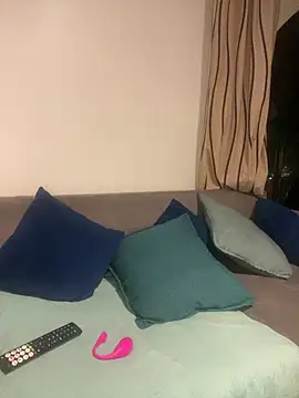 PETITE NAOMI online show from March 12, 1:25 am