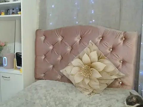 Starsweetcute online show from November 14, 5:28 am