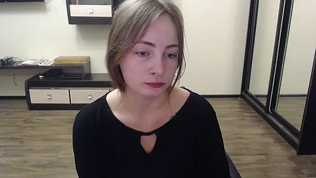 Snapshot of Laralianna chatting on December 1, 6:30 pm Laralianna online show from December 1, 6:30 pm