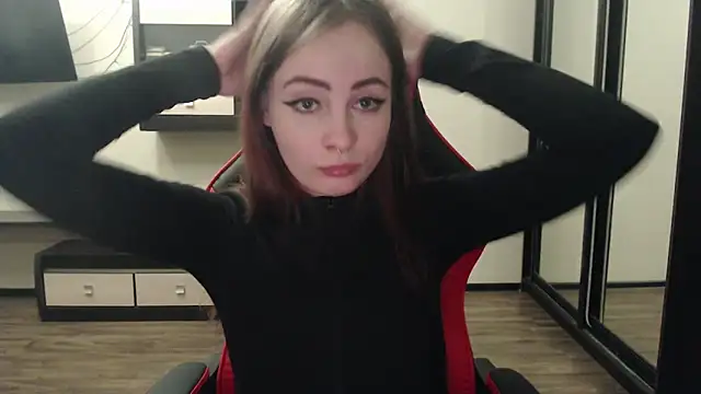 Snapshot of Laralianna chatting on January 11, 5:20 am Laralianna online show from January 11, 5:20 am