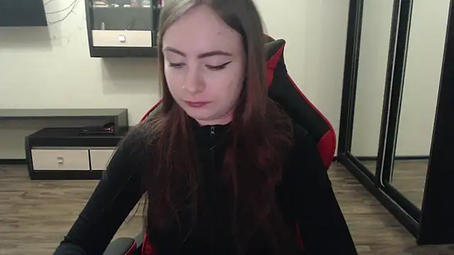 Snapshot of Laralianna chatting on March 1, 2:13 pm Laralianna online show from March 1, 2:13 pm