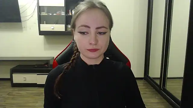 Snapshot of Laralianna chatting on March 2, 5:04 pm Laralianna online show from March 2, 5:04 pm