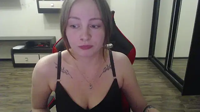 Snapshot of Laralianna chatting on March 16, 4:56 pm Laralianna online show from March 16, 4:56 pm