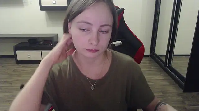 Snapshot of Laralianna chatting on March 18, 2:48 pm Laralianna online show from March 18, 2:48 pm