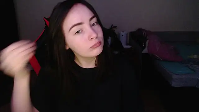 Snapshot of Laralianna chatting on November 21, 12:43 am Laralianna online show from November 21, 12:43 am