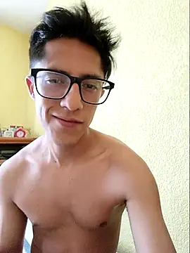 Snapshot of KevinCrz chatting on October 15, 7:47 pm KevinCrz online show from October 15, 7:47 pm