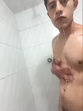 Snapshot of KevinCrz chatting on October 23, 6:13 am KevinCrz online show from October 23, 6:13 am