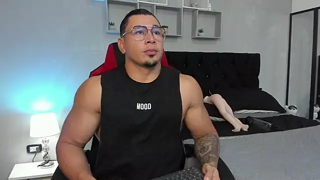 tyler hank01 online show from November 1, 10:01 pm