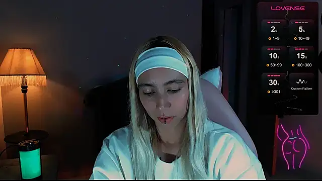 Saucy Jenn online show from December 27, 12:07 am