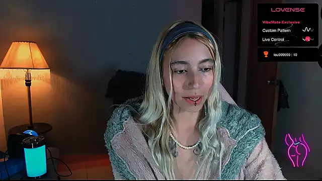 Saucy Jenn online show from December 29, 3:11 am