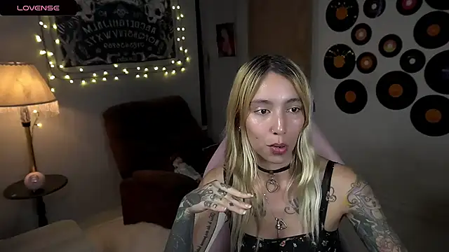 Saucy Jenn online show from March 23, 1:09 am