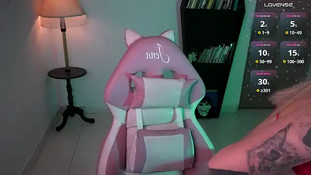 Saucy Jenn online show from December 19, 3:13 am