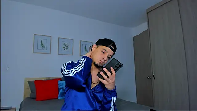 alejandro calderon1 online show from December 2, 5:24 am